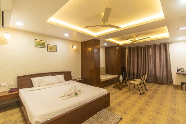 WOW STAYZ2 Hotel Misty Meadows Deluxe Room 18