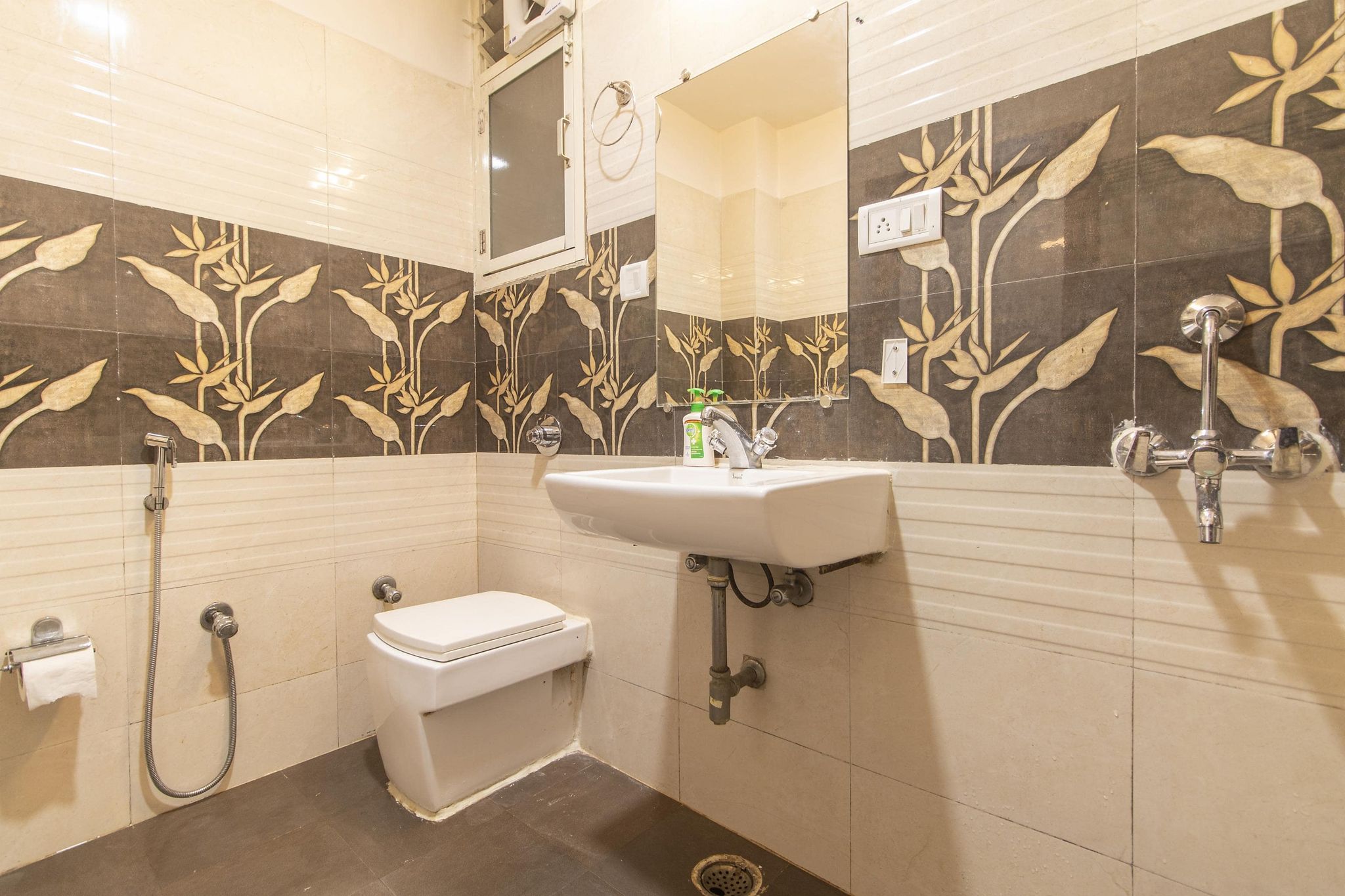 WOW STAYZ2 Hotel Misty Meadows Deluxe Room 31