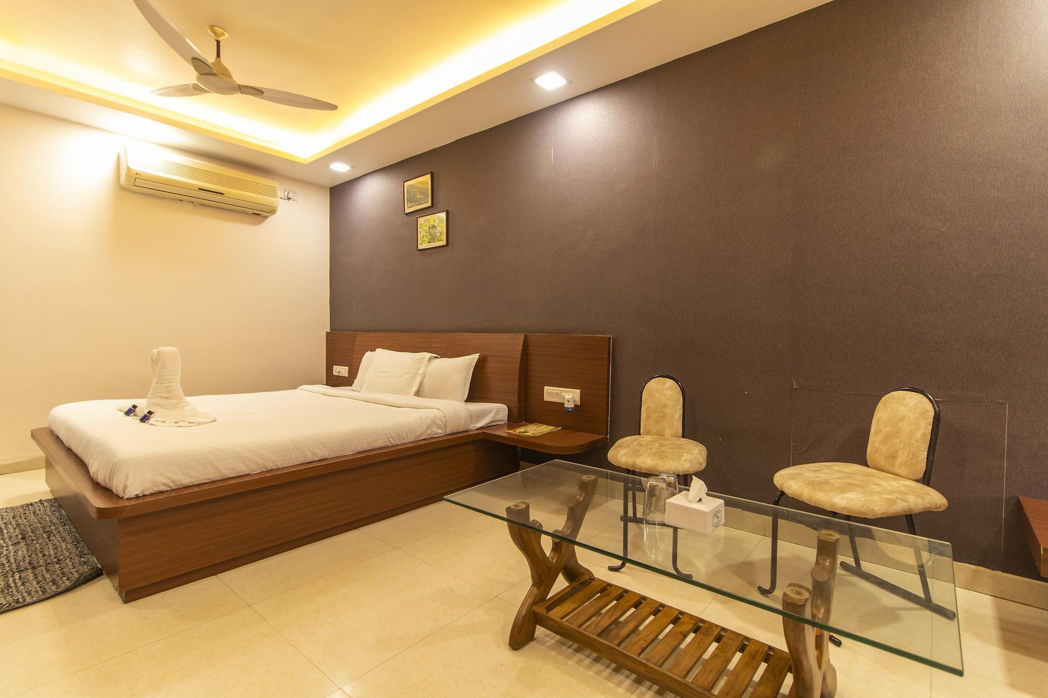 WOW STAYZ2 Hotel Misty Meadows Deluxe Room 7