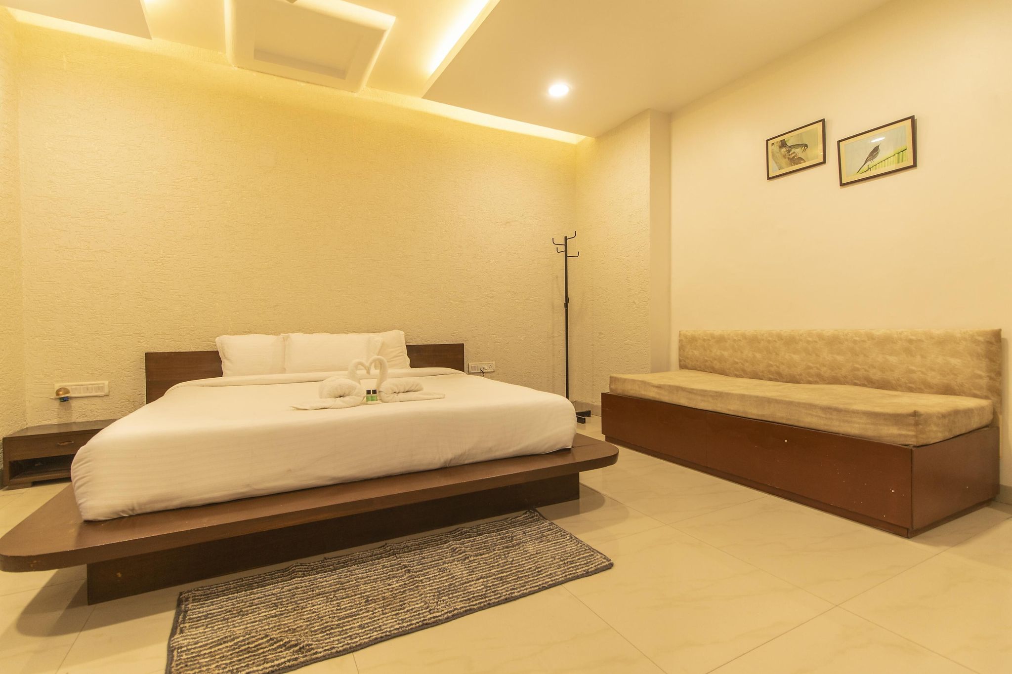 WOW STAYZ2 Hotel Misty Meadows Deluxe Room 22