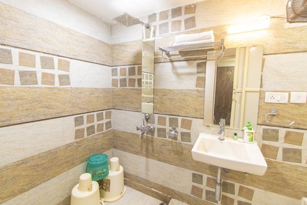 WOW STAYZ2 Hotel Misty Meadows Deluxe Room 37