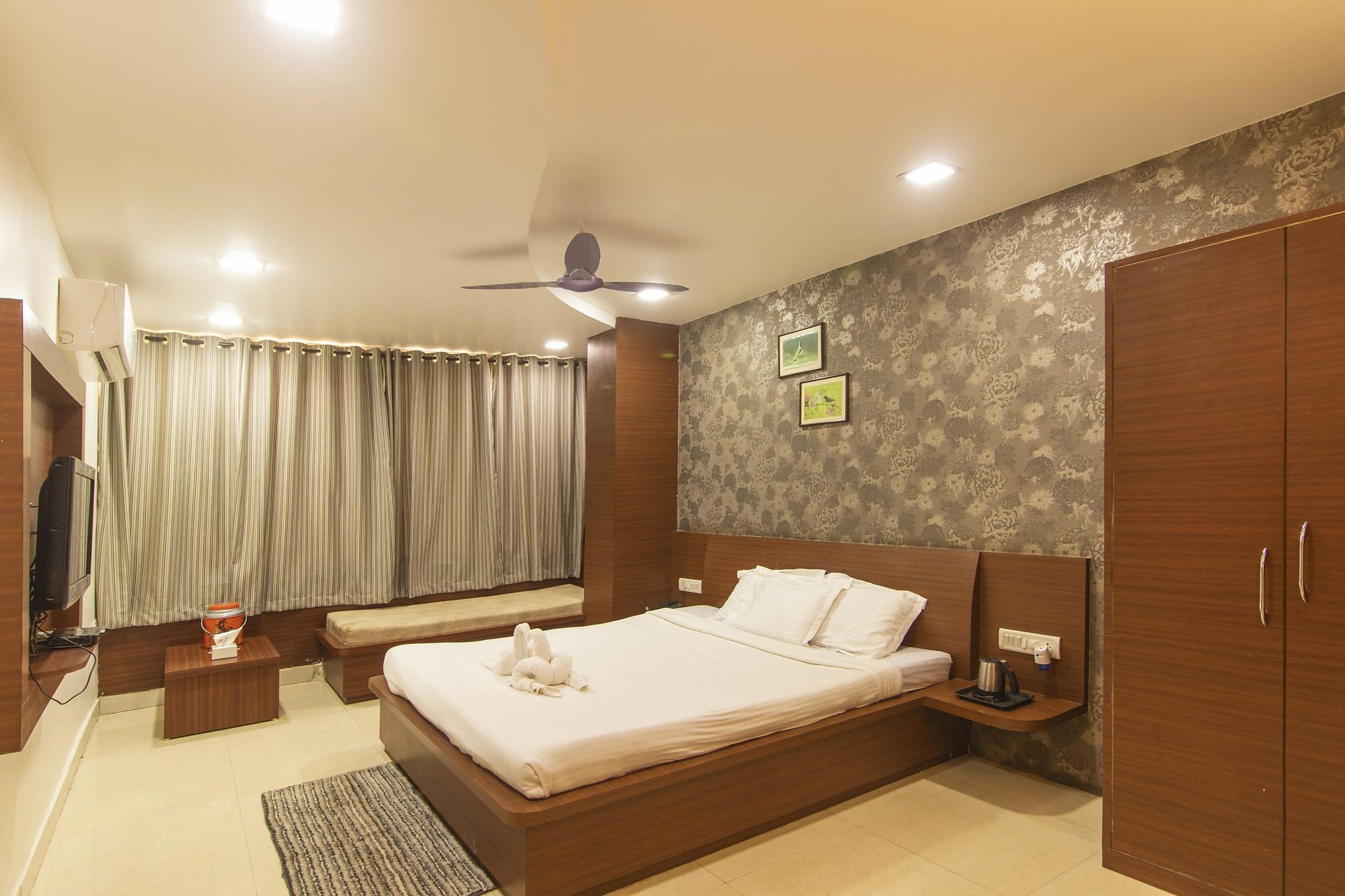 WOW STAYZ2 Hotel Misty Meadows Deluxe Room 20