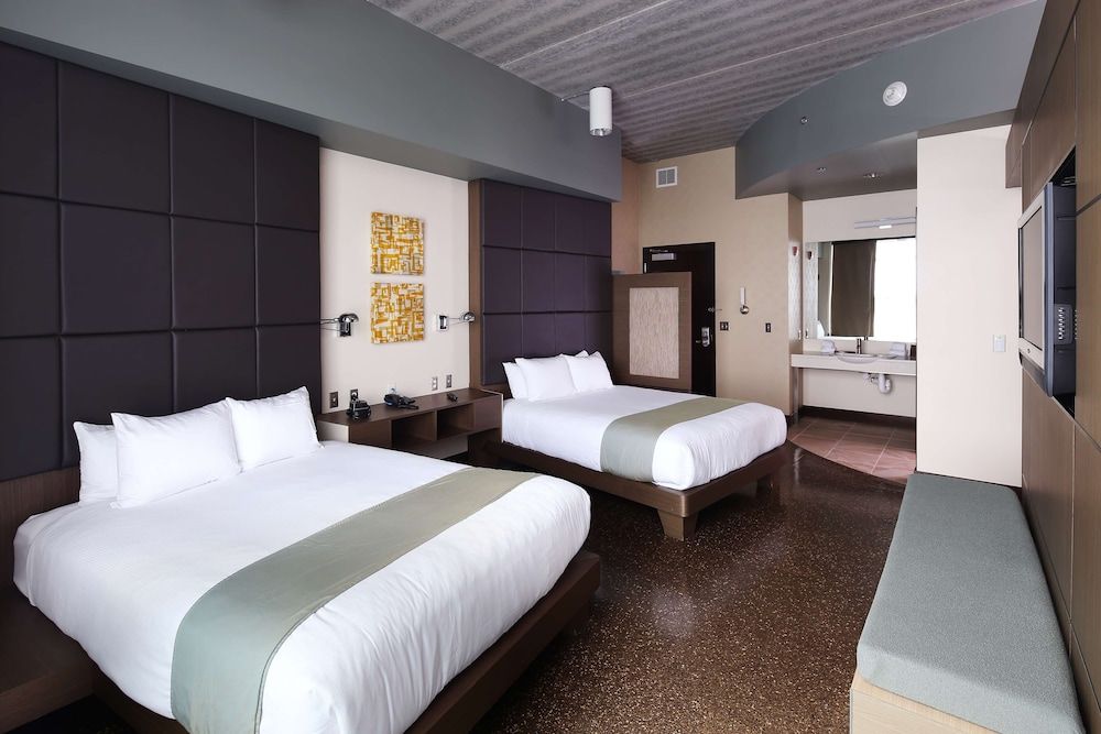 Standard Room, 2 Queen Beds, Accessible, Bathtub