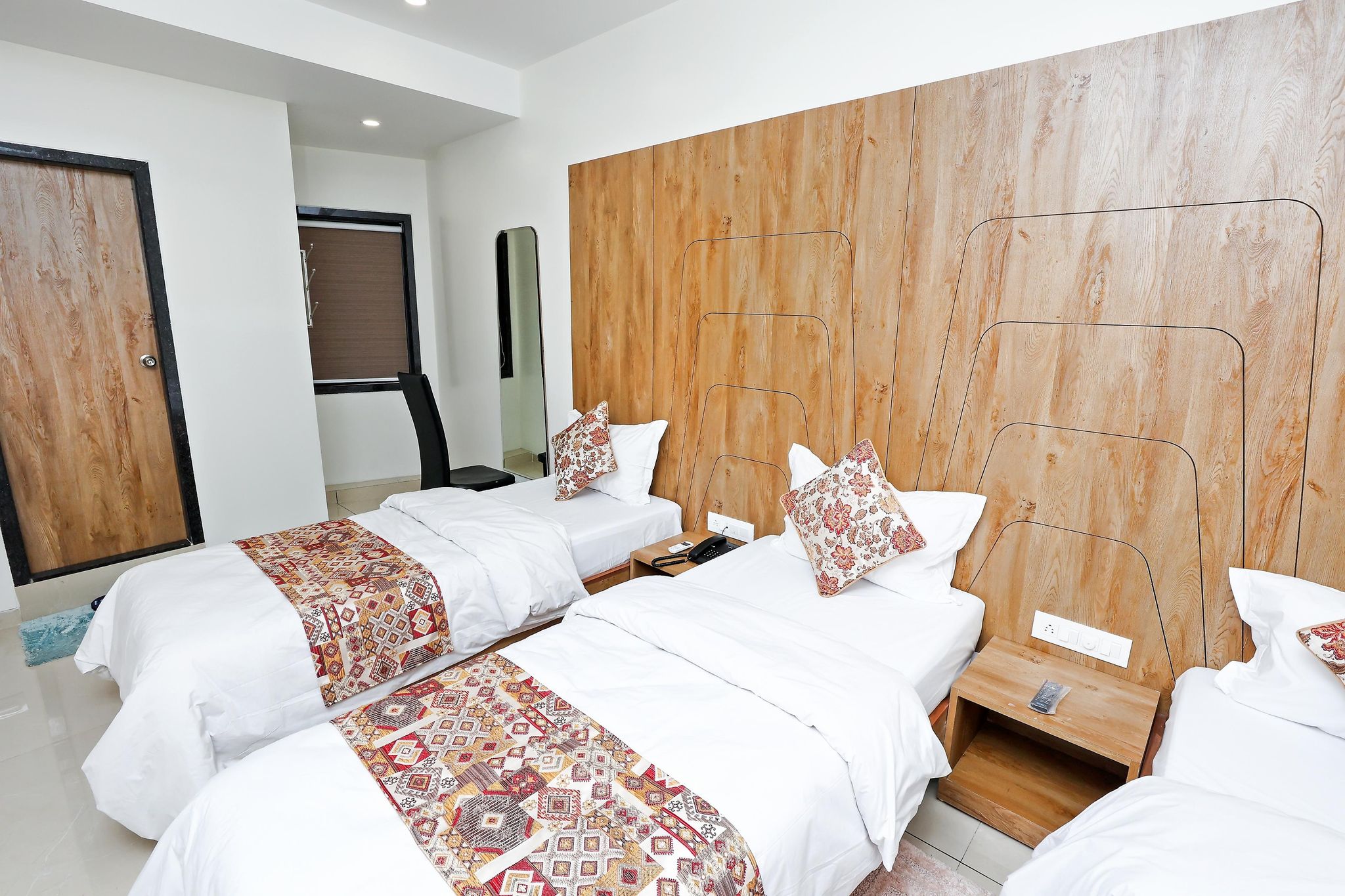 Hotel Signature Executive Room 13