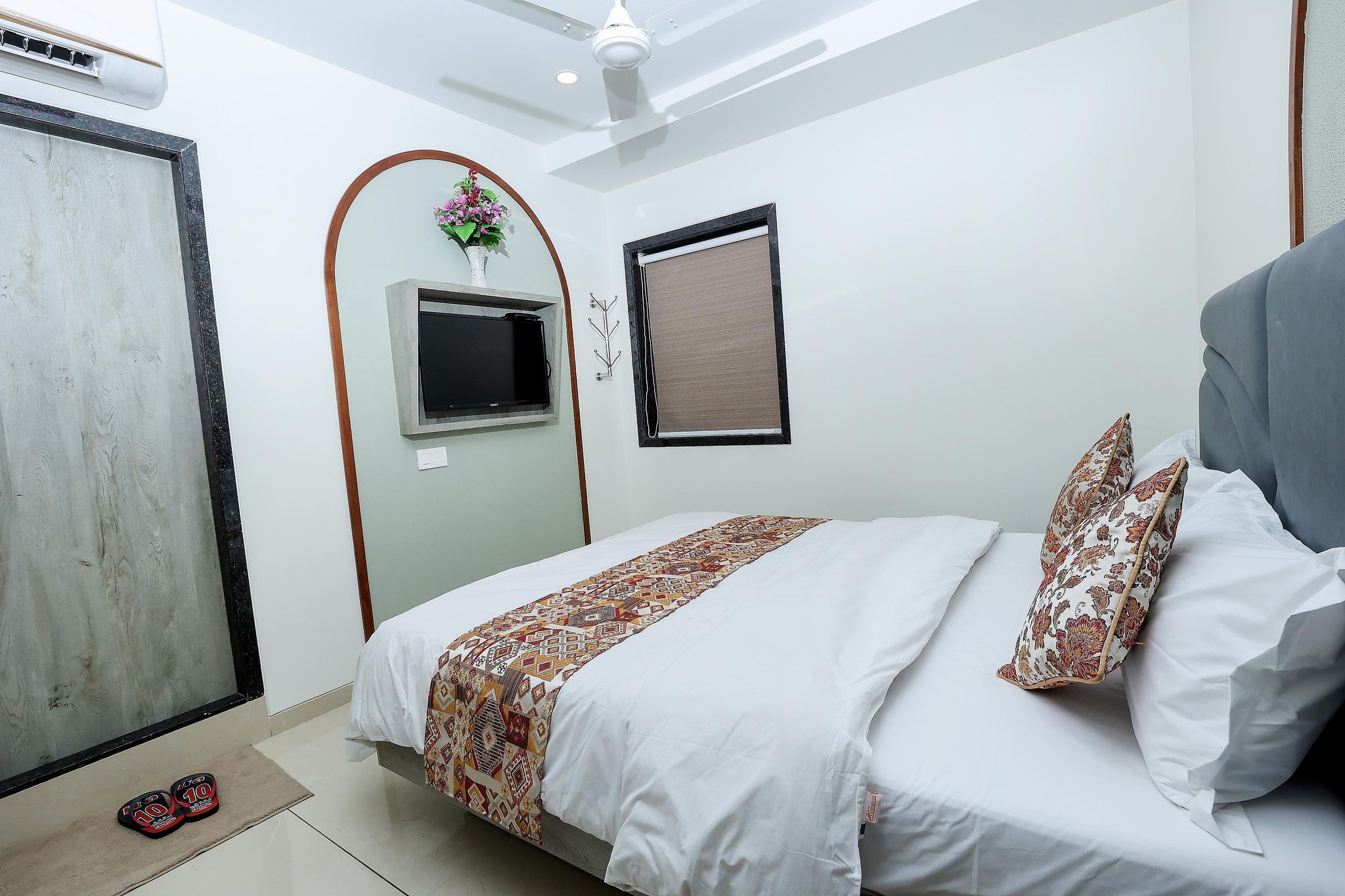 Hotel Signature Executive Room 6