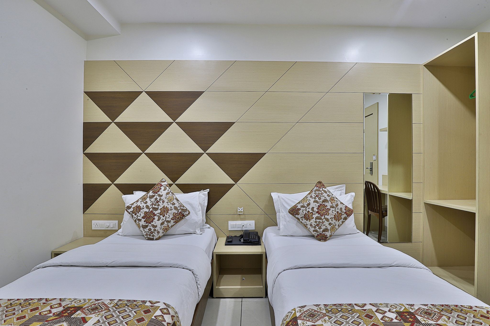 Hotel Signature Executive Room 4