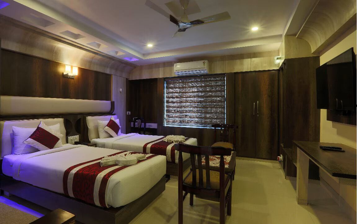 SUITE ROOM