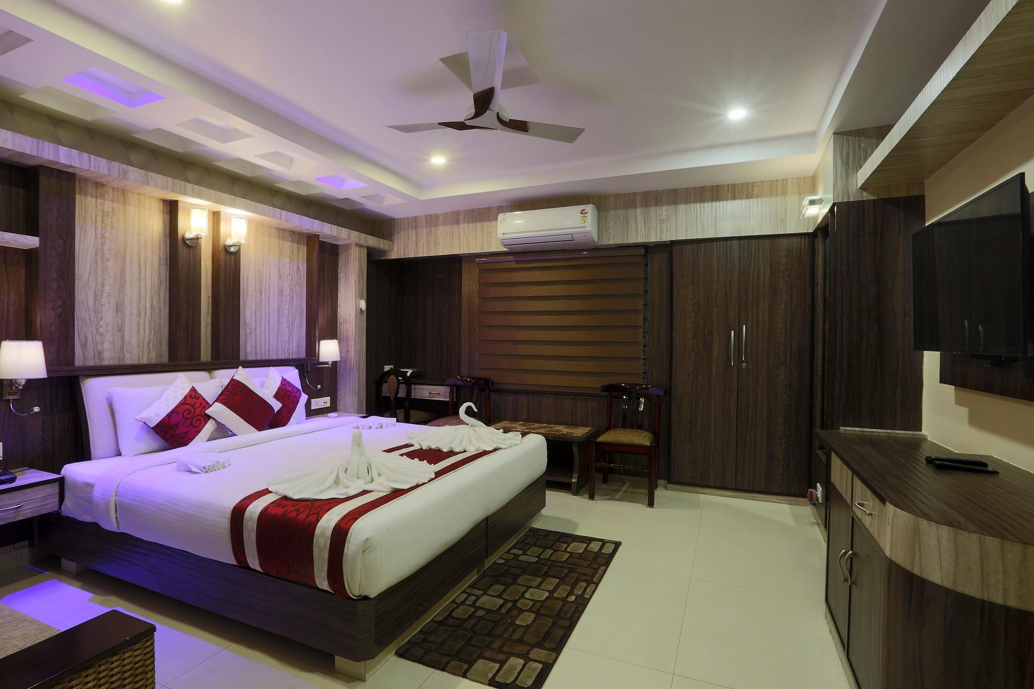 SUITE ROOM