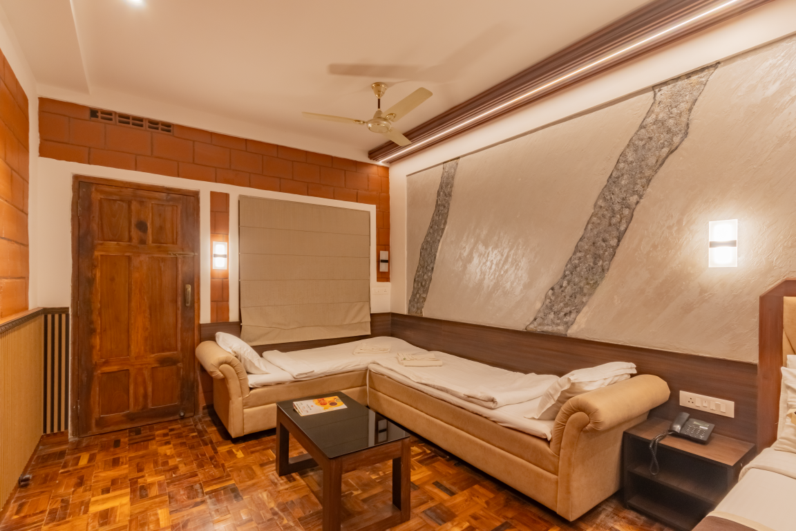 Nest Inn Deluxe Quadruple Room 2