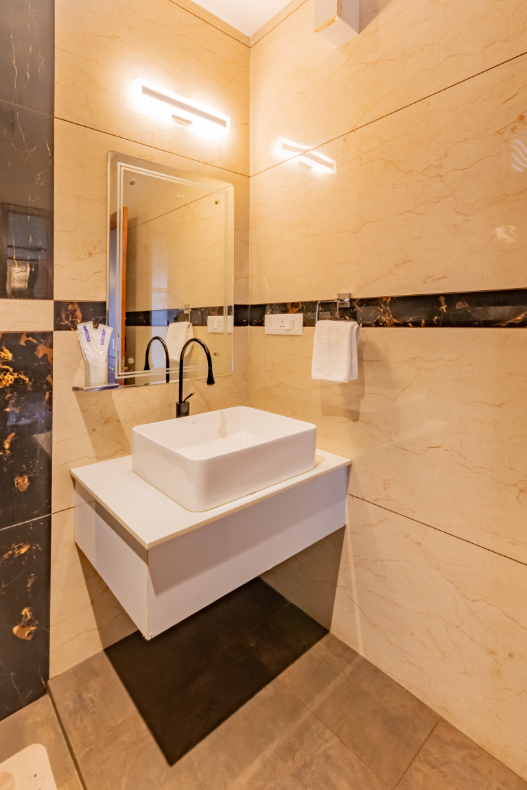 Nest Inn Deluxe Quadruple Room 8