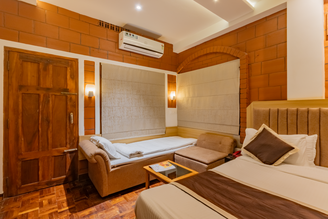 Nest Inn Deluxe Triple Room 4