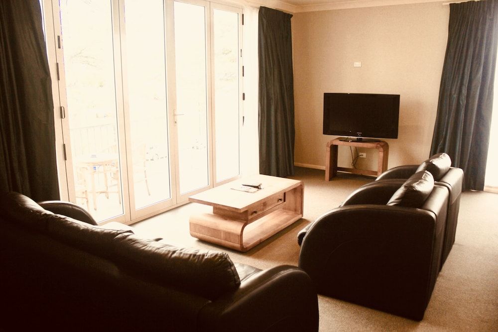 The Nautilus Napier Ocean View Premium Studio with Spa 11