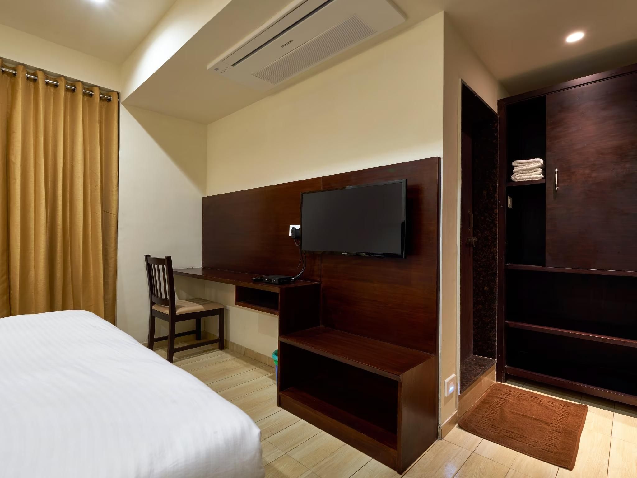 Deluxe Room AC
