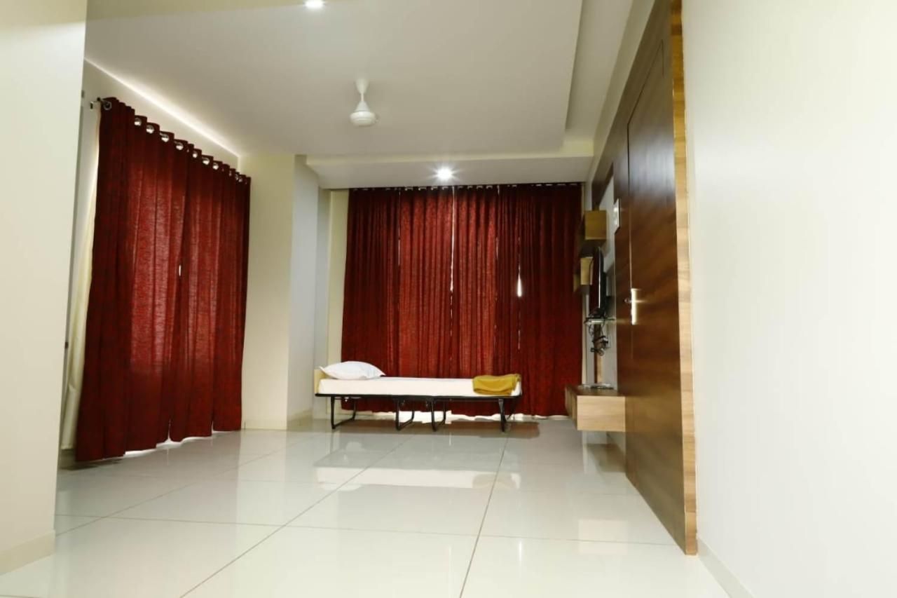 Hotel Triveni Admapur Deluxe Non Ac 4