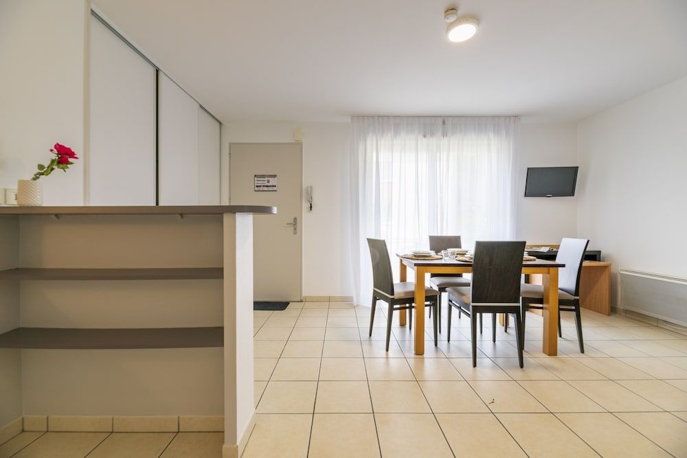 Cerise Nantes Atlantis Superior Apartment, Terrace 5