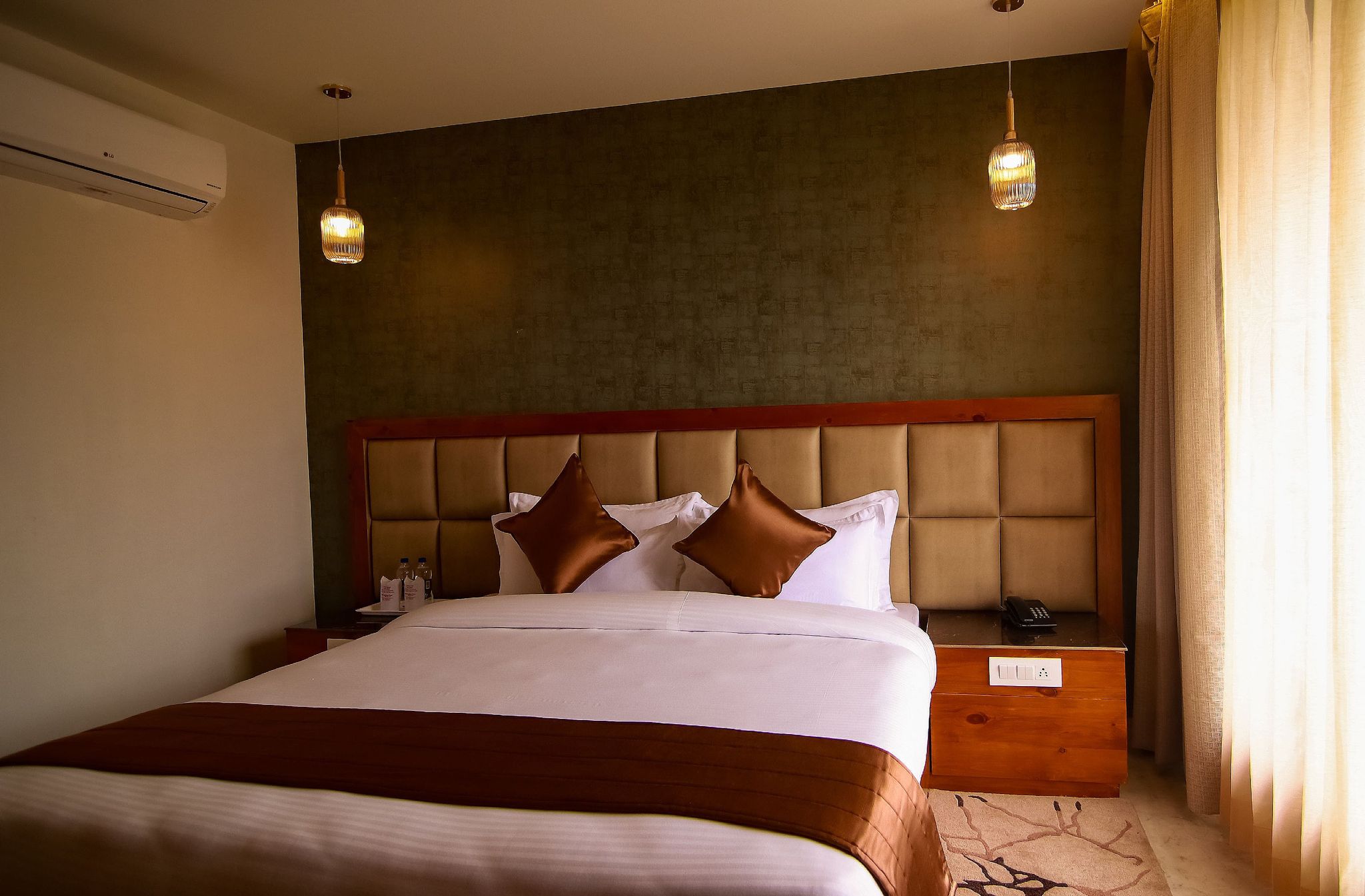 Luxury Suite with Balcony & Valley View