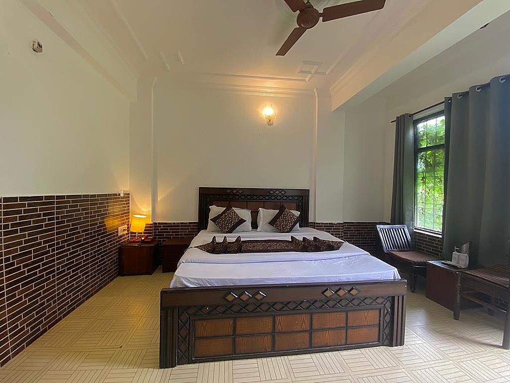 Snow Retreat By DLS Hotels Deluxe room 5