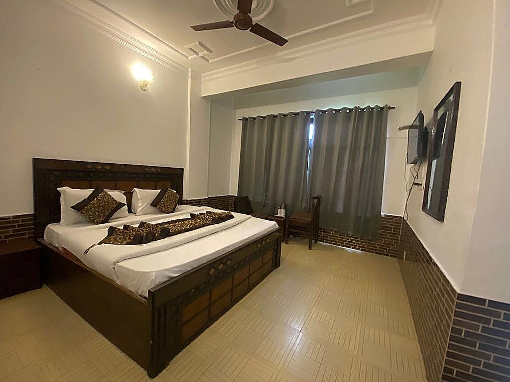 Snow Retreat By DLS Hotels Deluxe room 2