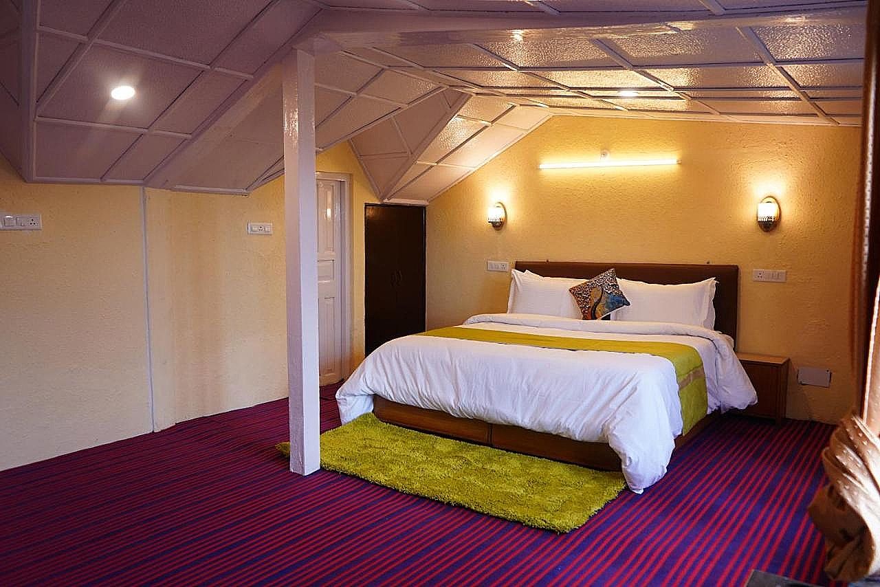 Jakhu Vibes | Valley-view Rooms Premium Room with Complimentary WiFi 3