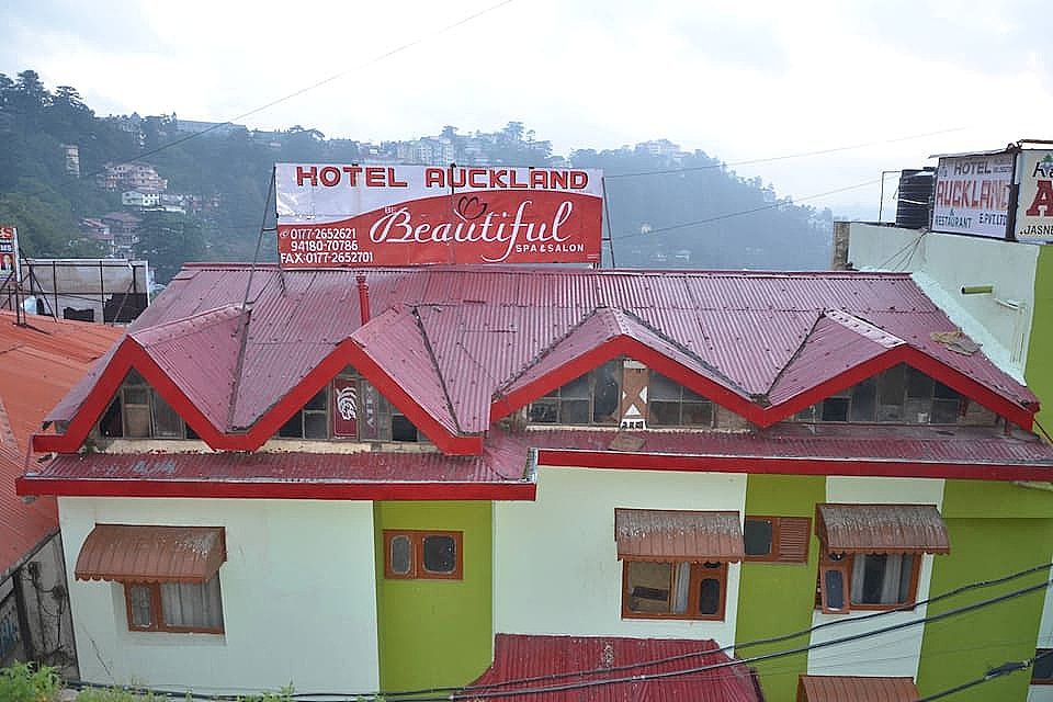  Auckland Hotel & Restaurant Near Mall Road