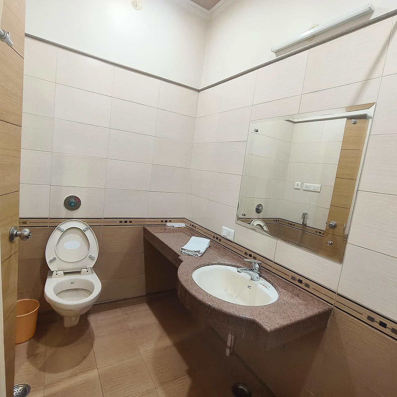 Hotel Narula Deluxe Room 11