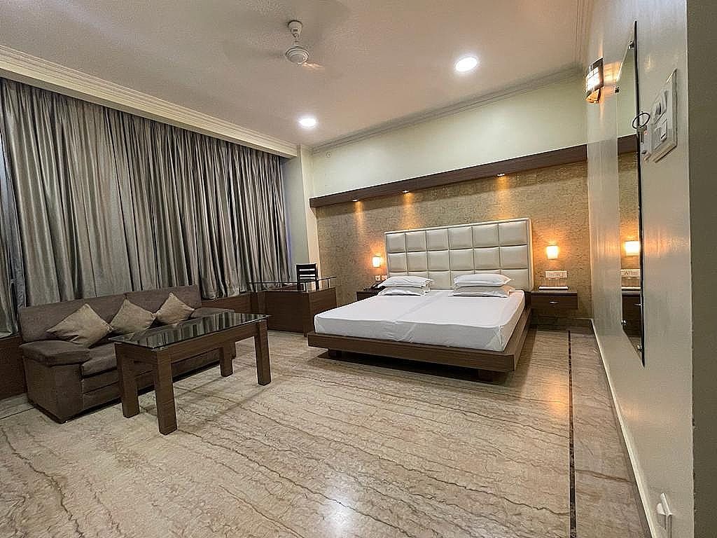 Hotel Narula Deluxe Room 4