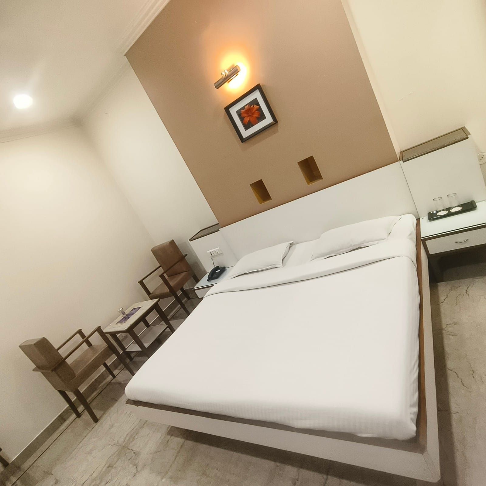 Hotel Narula Deluxe Room 9