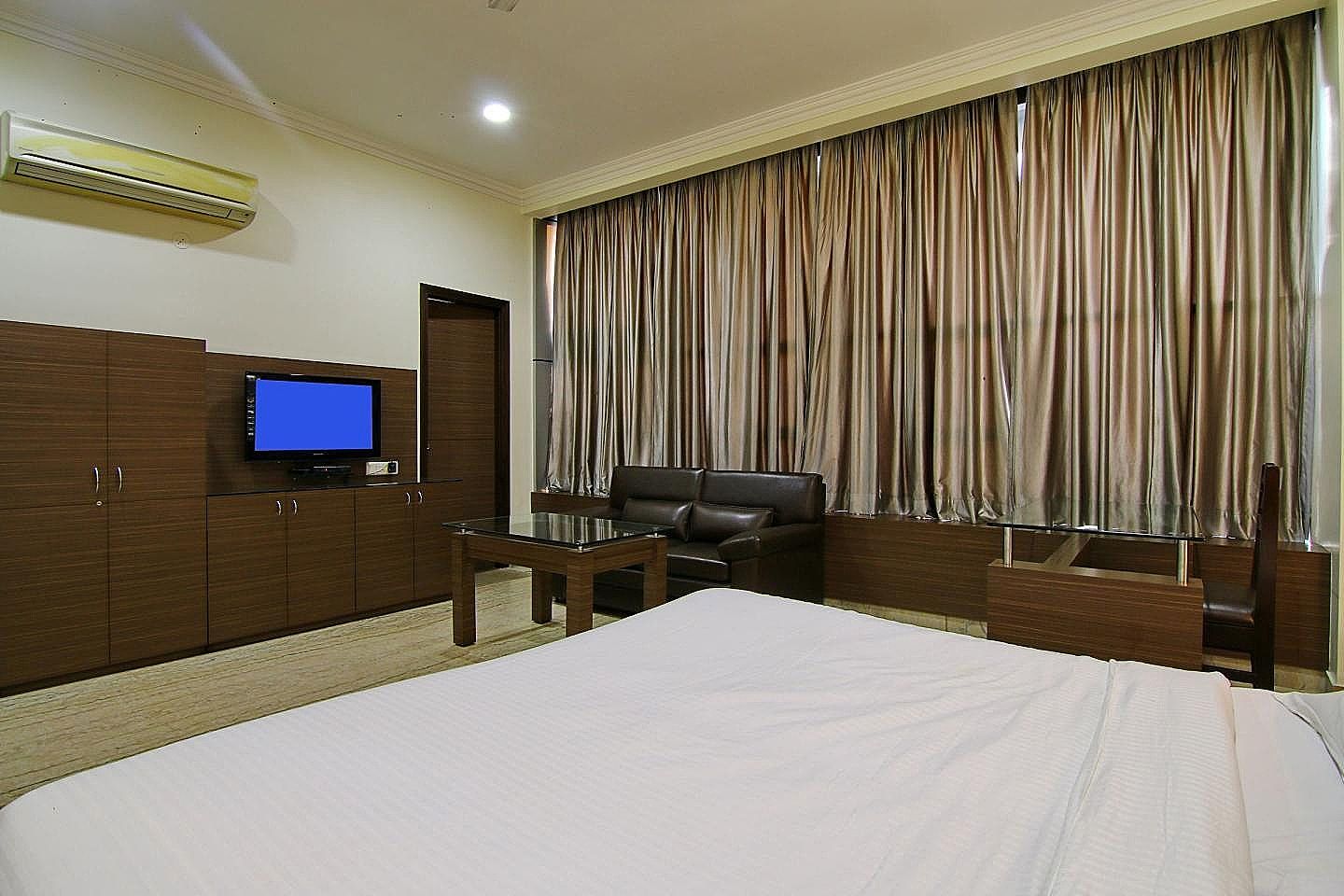 Hotel Narula Deluxe Room 8