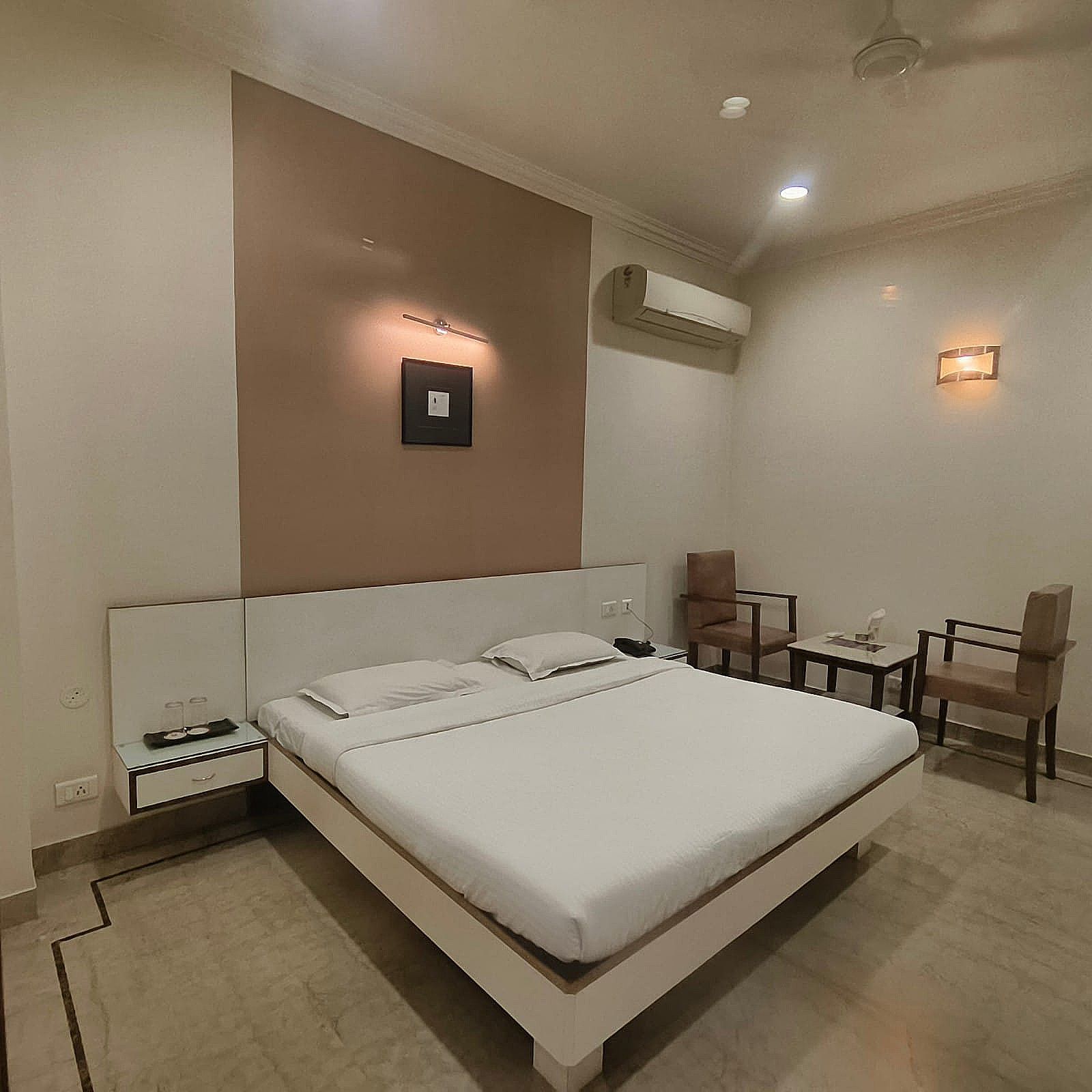 Hotel Narula Deluxe Room 6