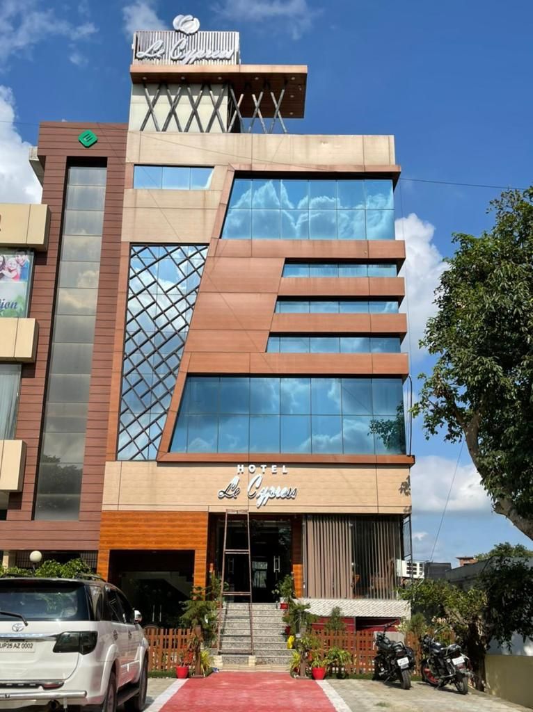 HOTEL LE CYPRESS
