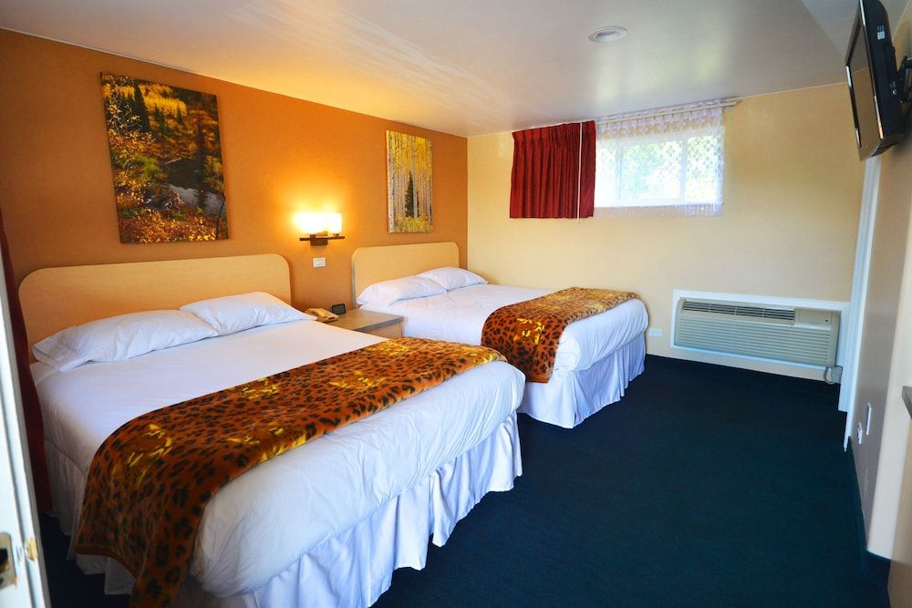 Glenwood Springs Inn Standard Room, 2 Queen Beds 3