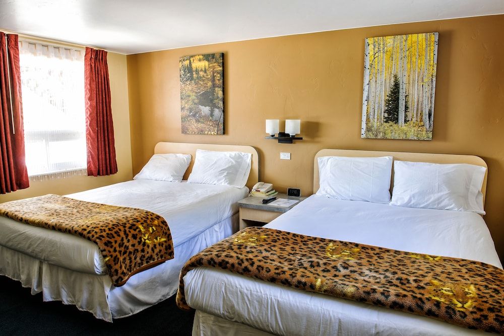 Glenwood Springs Inn Standard Room, 2 Queen Beds 2