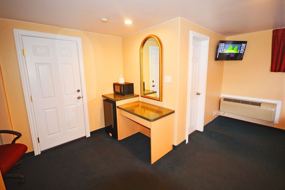 Glenwood Springs Inn Standard Room, 2 Queen Beds 17