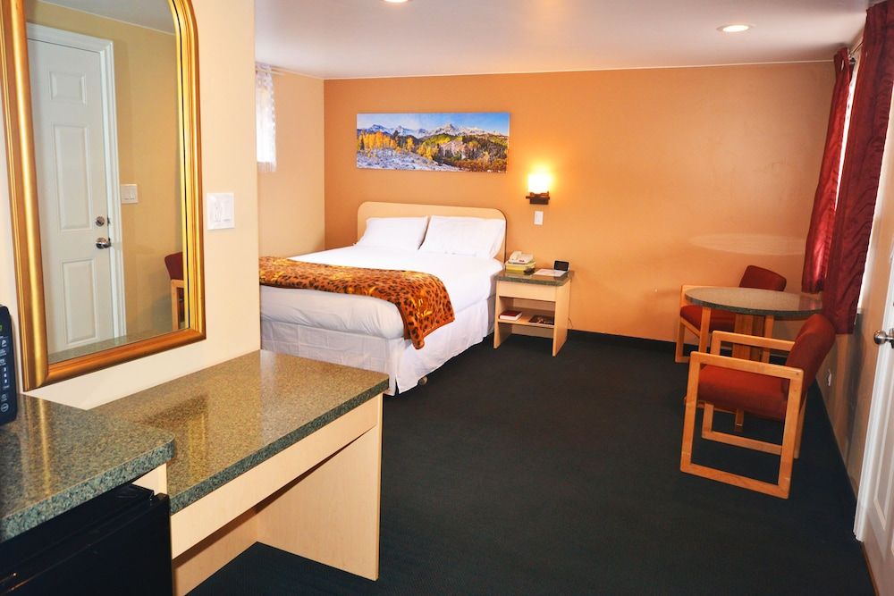 Glenwood Springs Inn Standard Room, 1 Queen Bed 3