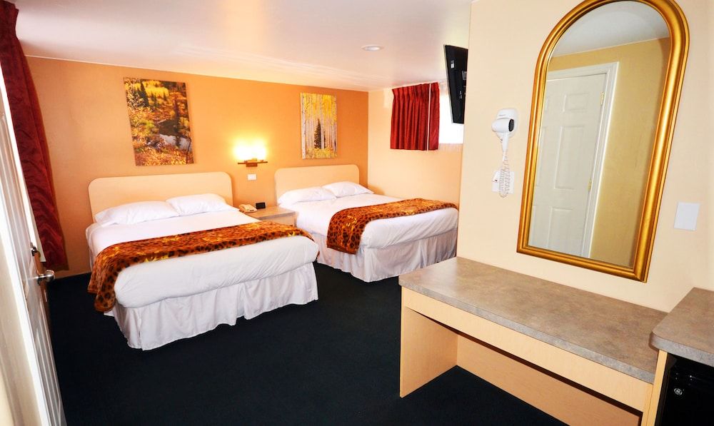 Glenwood Springs Inn Standard Room, 2 Queen Beds