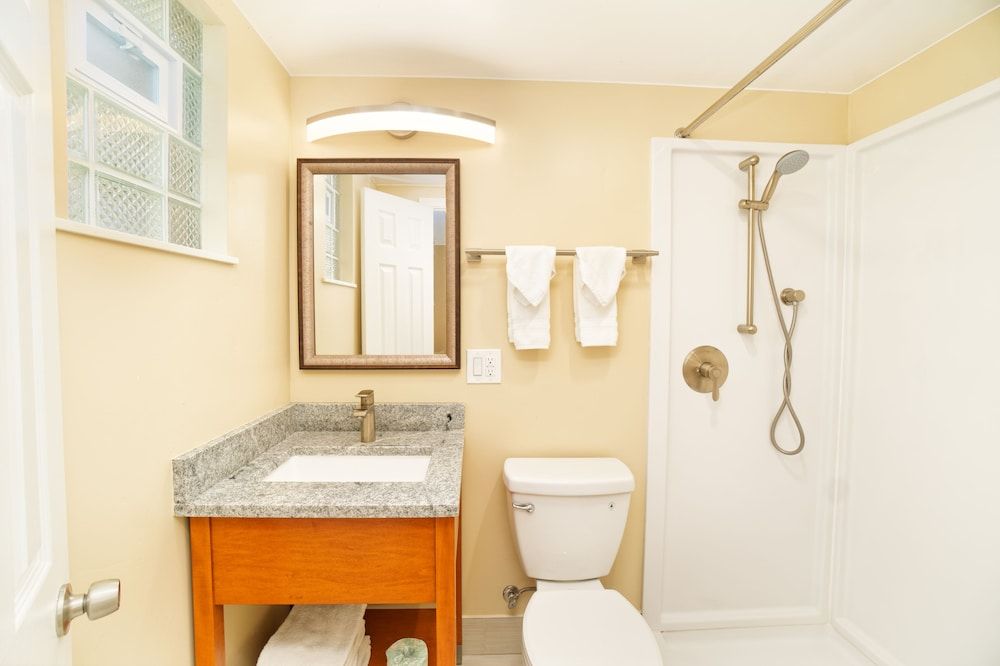 Glenwood Springs Inn Standard Room, 2 Queen Beds 14