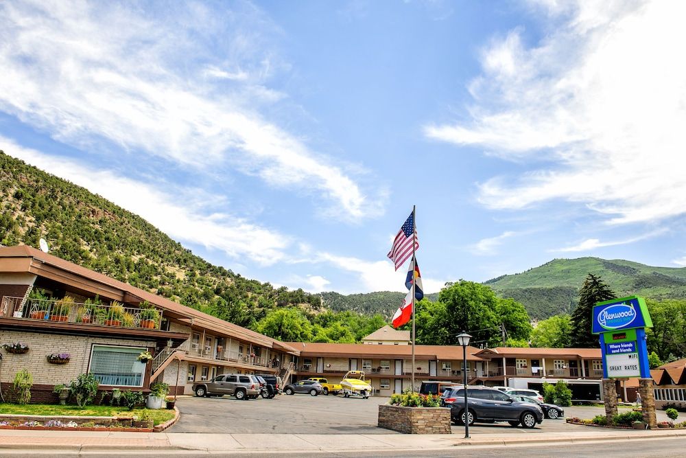 Glenwood Springs Inn Standard Room, 2 Queen Beds 13