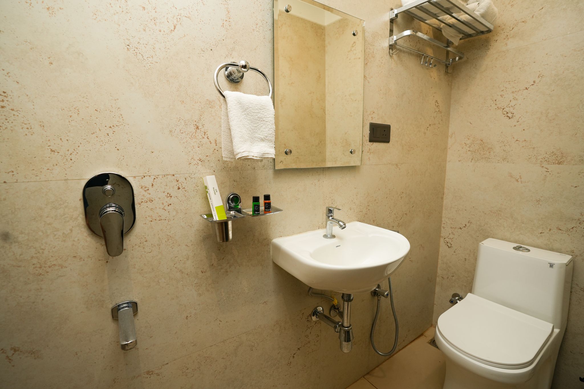 SKYVIEW BOUTIQUE HOTEL Premium Room With Twin Bed 9