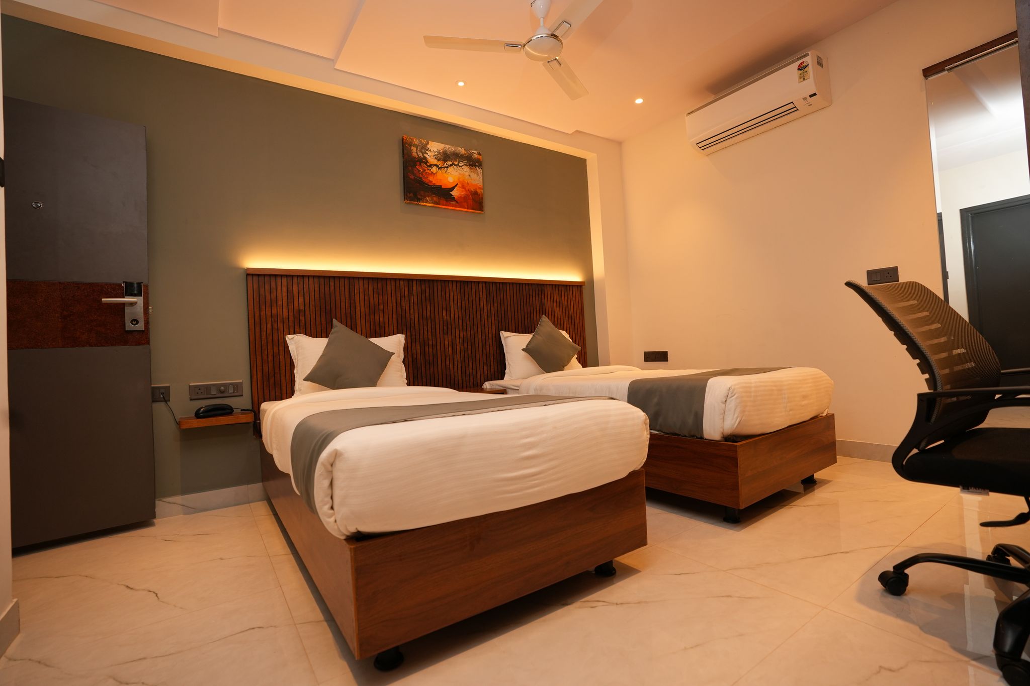 SKYVIEW BOUTIQUE HOTEL Premium Room With Twin Bed 3