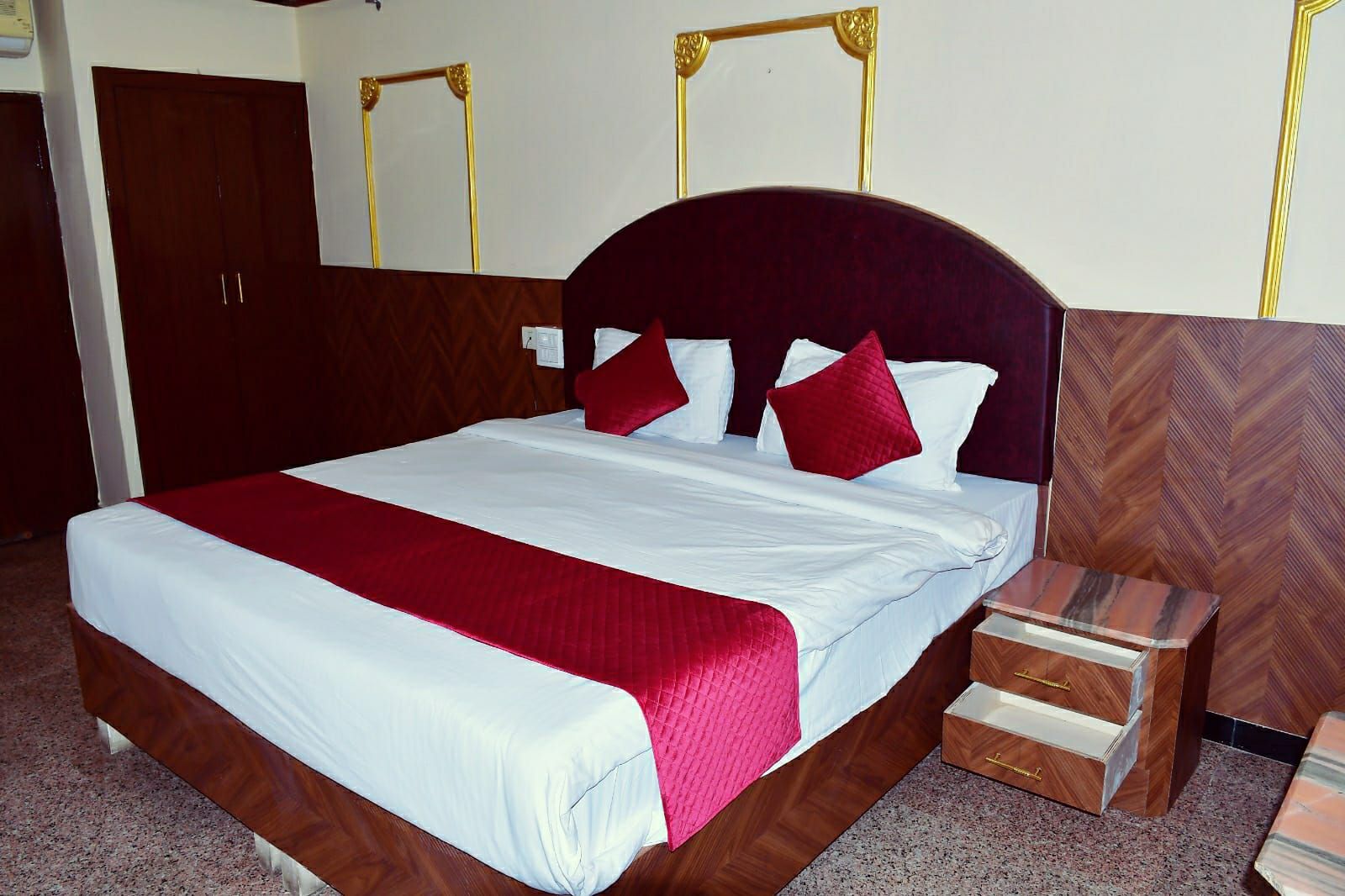 Hotel I K London Residency Standard Room 7