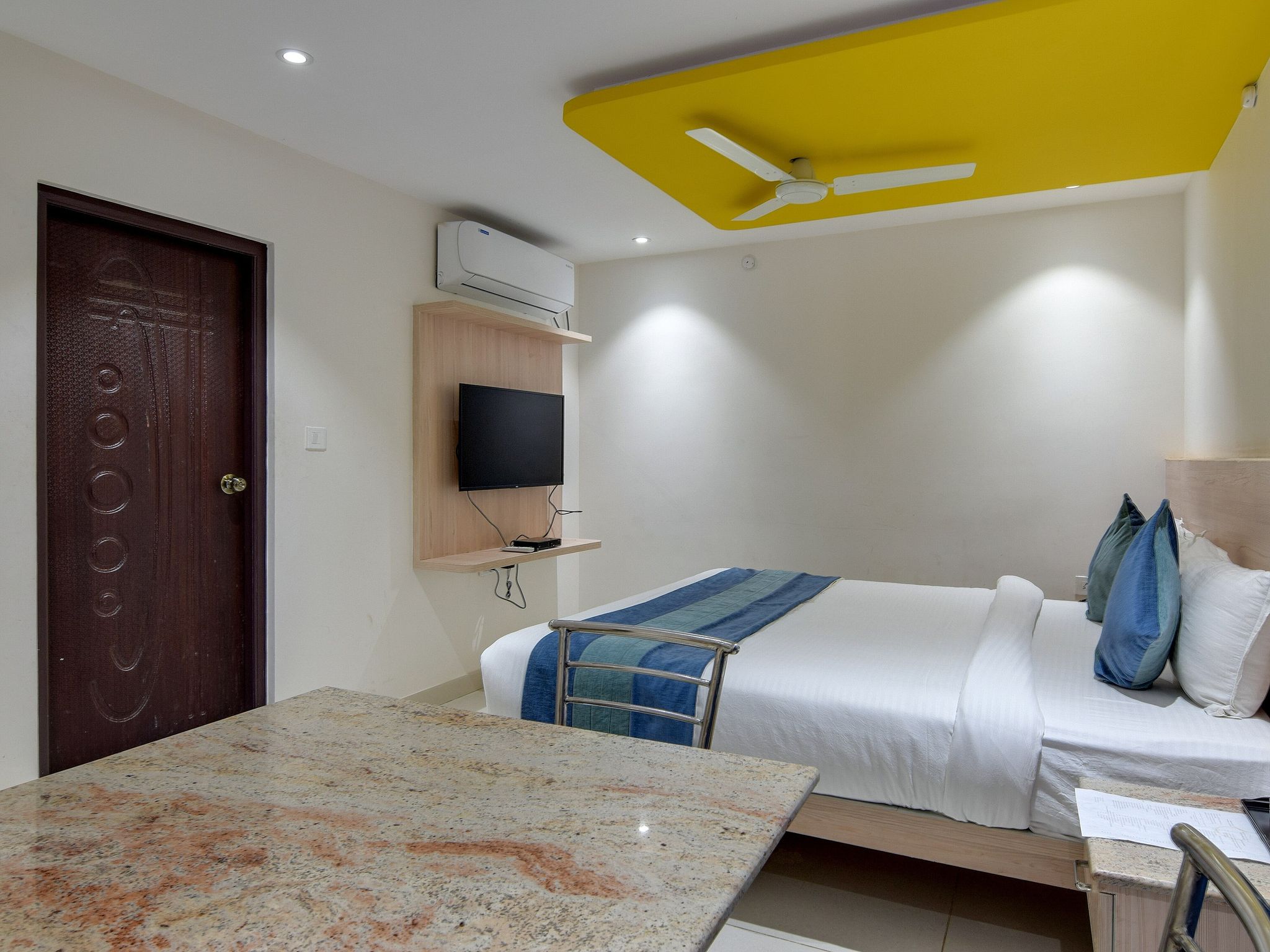 Orange Suites & Inn Standard Room 4