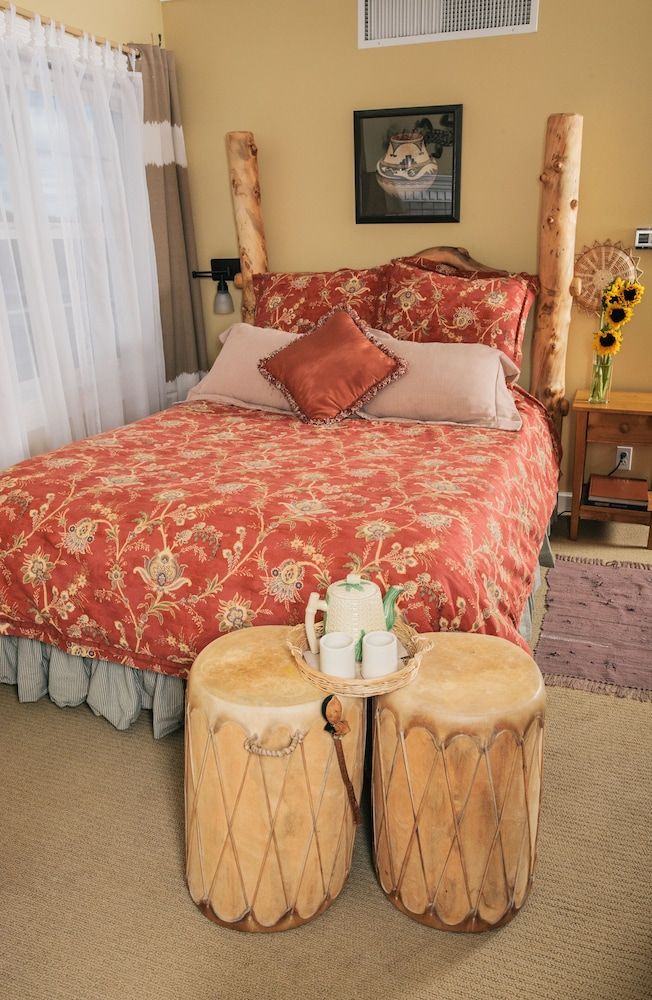 Old Town GuestHouse B&B Indian Paintbrush / Hot Tub / Fireplace 2