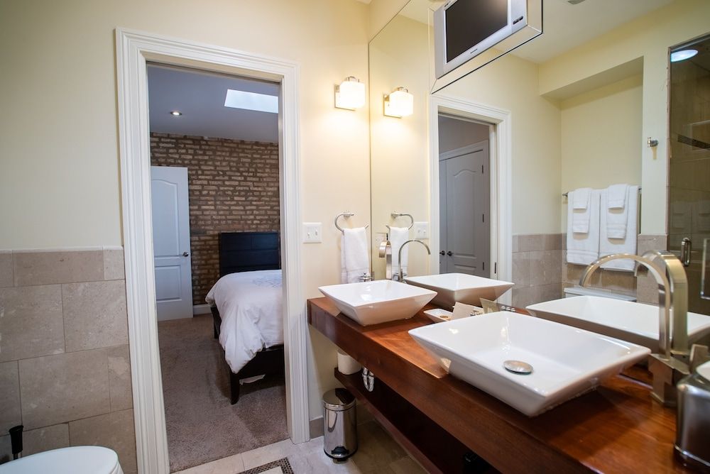 Roscoe Village Guesthouse Standard Apartment, Ensuite (Village North #2 ) 11