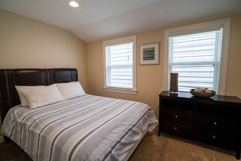 Roscoe Village Guesthouse Standard Apartment, Private Bathroom (Hamilton #2) 2