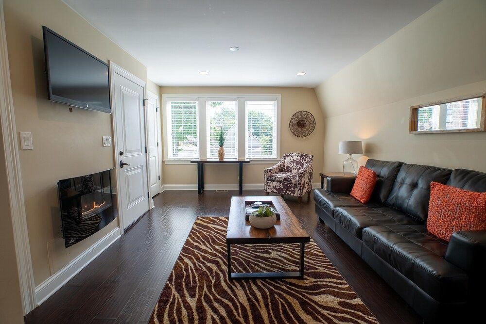 Roscoe Village Guesthouse Standard Apartment, Private Bathroom (Hamilton #2) 10