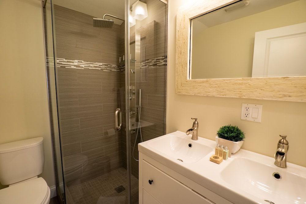 Roscoe Village Guesthouse Standard Apartment, Private Bathroom (Hamilton #2) 5
