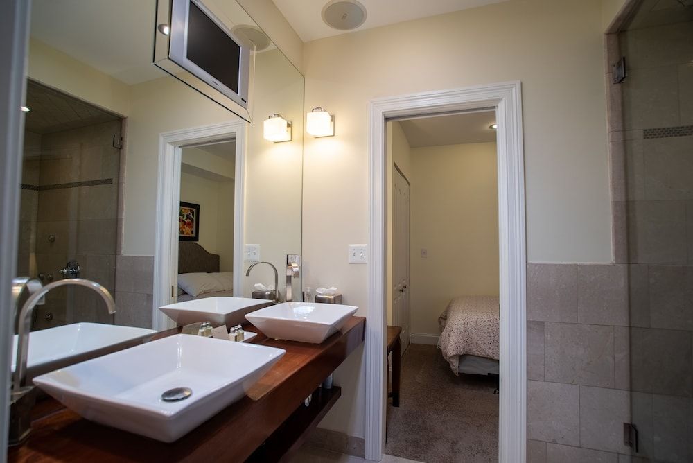 Roscoe Village Guesthouse Standard Apartment, Ensuite (Village North #2 ) 14