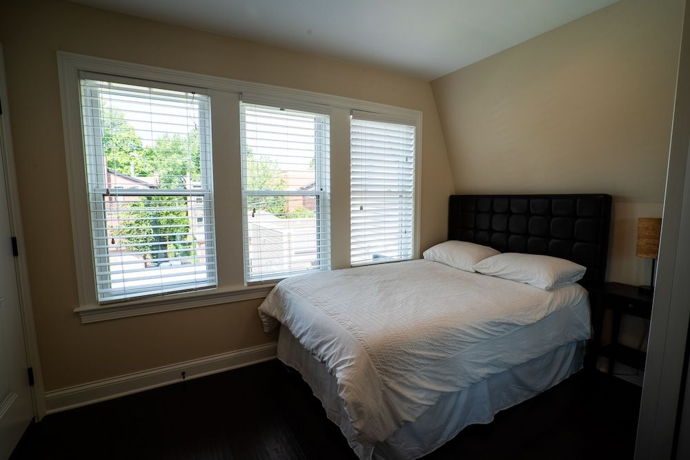 Roscoe Village Guesthouse Standard Apartment, Private Bathroom (Hamilton #2)