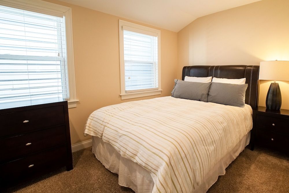 Roscoe Village Guesthouse Standard Apartment, Private Bathroom (Hamilton #2) 4