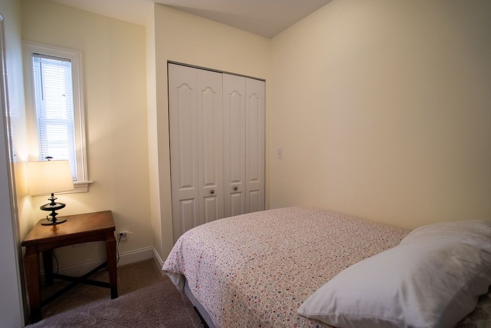 Roscoe Village Guesthouse Standard Apartment, Ensuite (Village North #2 ) 3